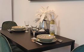 Cs14 Gold Apartment